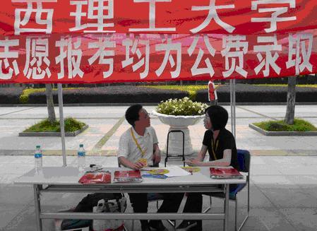 院校老师接受中国教育在线独家专访(南昌)